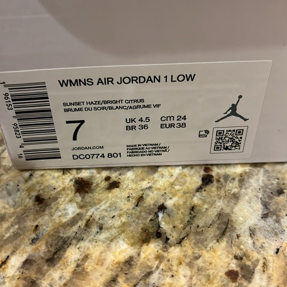 Air Jordan Ones - Picture 3 of 5